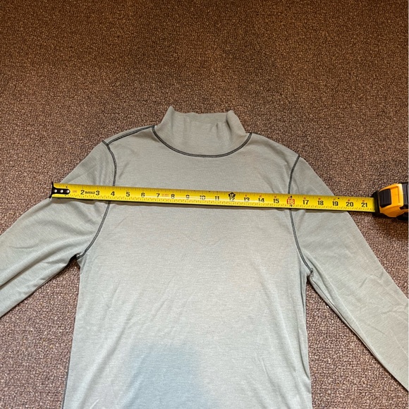 Madewell large green turtle neck is great for accenting outfits - Picture 5 of 5